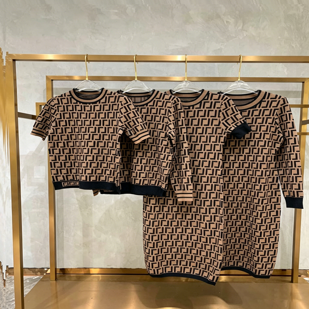 T-shirt de mode pour femmes de styliste, robe cardigan tricotée amincissante, style français, taille cintrée, manches courtes, brodée, longueur a