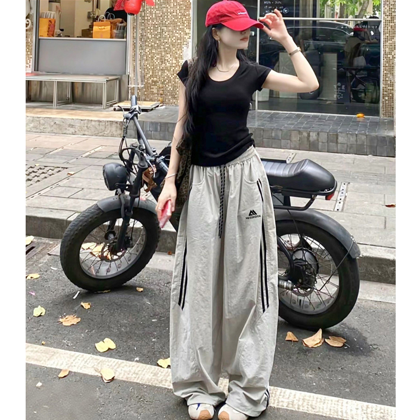 Pantaloni da donna a doppia riga a righe ricamate in stile americano, nuovo modello estate 2026, pantaloni sportivi casual larghi dritti ad asciugat
