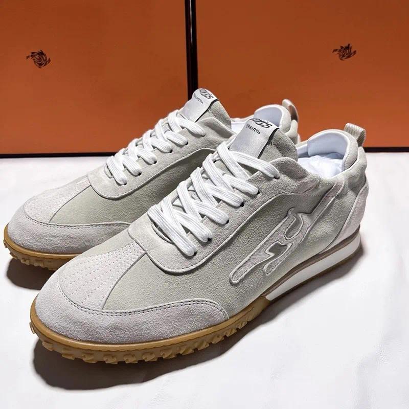 Les chaussures décontractées de créateurs sont des chaussures décontractées vintage confortables, luxueuses et grandioses, à la mode avec des bro