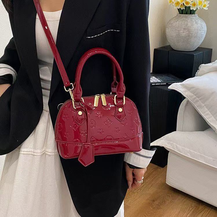 High quality trendy best-selling high-end women's bag, vintage versatile stylish niche design shoulder crossbody handbag
