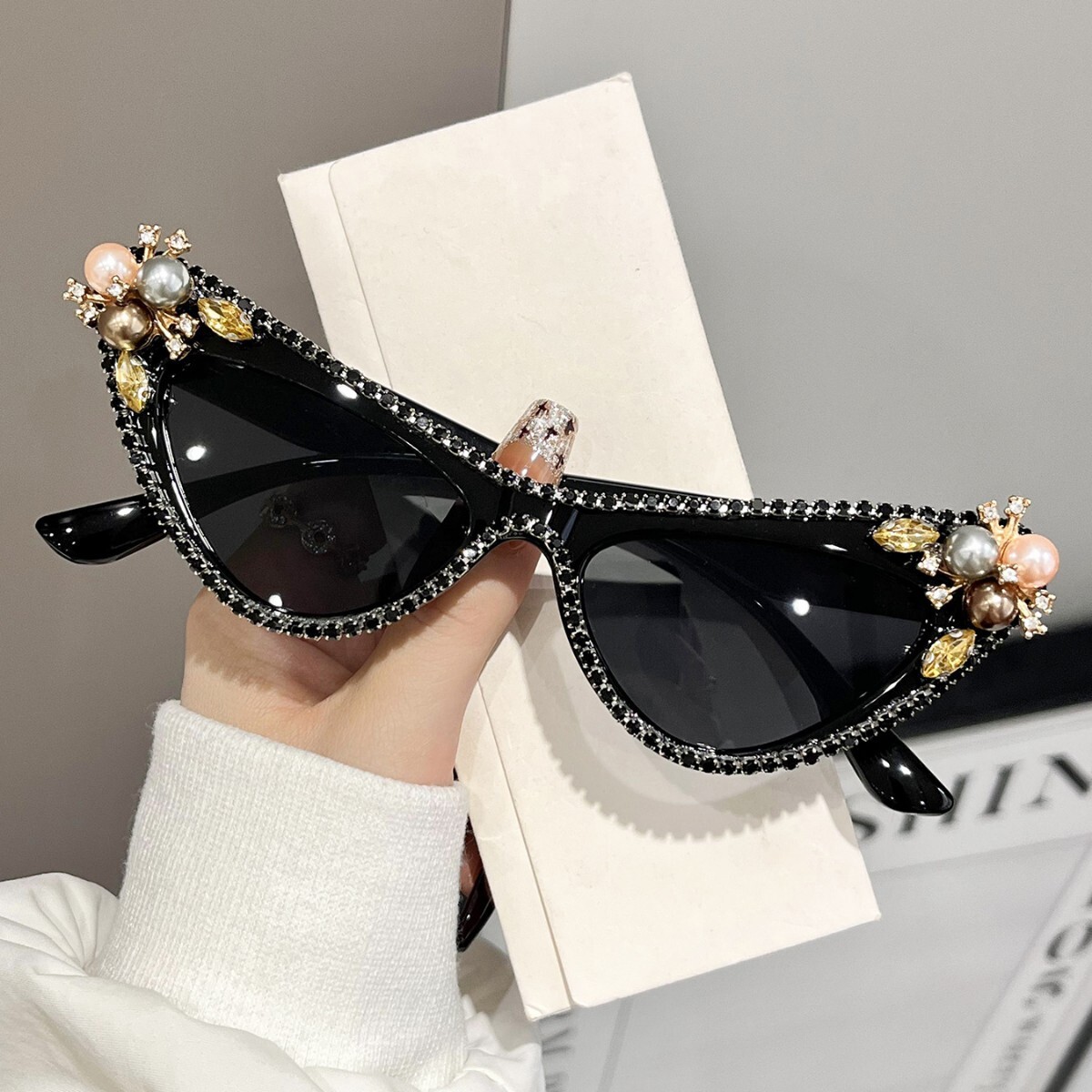 New Trendy Fashion Cat-Eye Sunglasses For Women, High-End European And American Style, Personalized With Diamonds, UV Protection