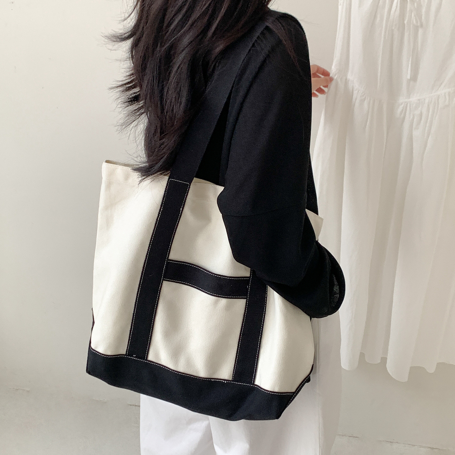 2026 New Striped Canvas Shoulder Bag, Casual Lazy Style, Suitable for Class and Commuting, Large Capacity Tote Bag stock available