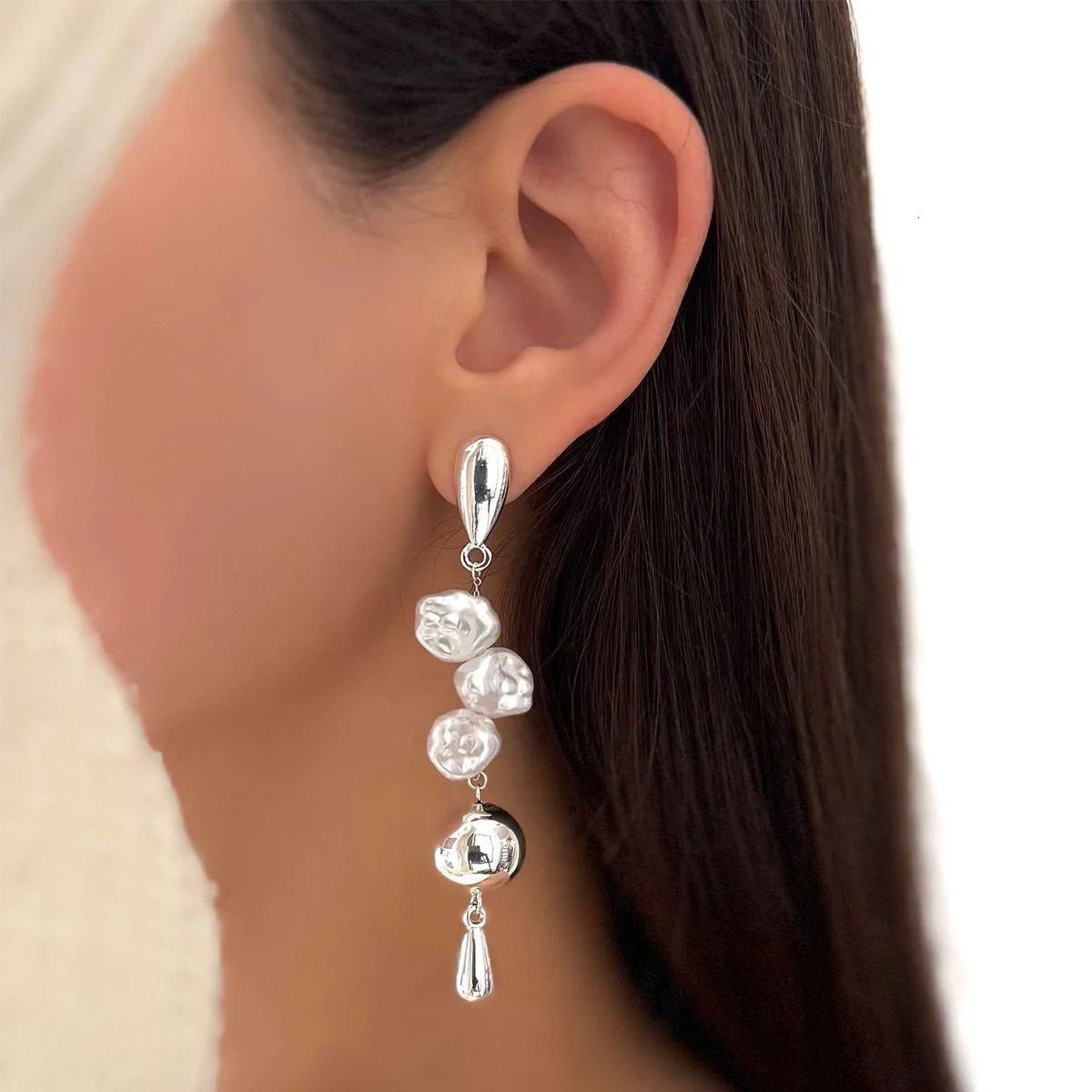 Baroque Irregular Pearl Earrings Vintage Womens Jewelry Gift European And American Style Light Unusual Pearl Stud 260623