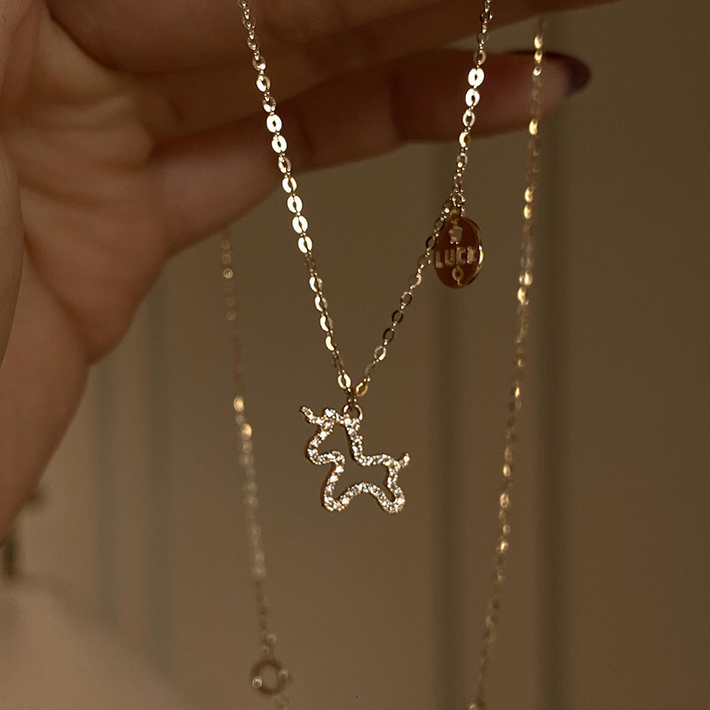 Article populaire sur collier en or Xiaohongshu pour femmes, chaîne de clavicule à pendentif carré porte-bonheur haut de gamme du zodiaque année