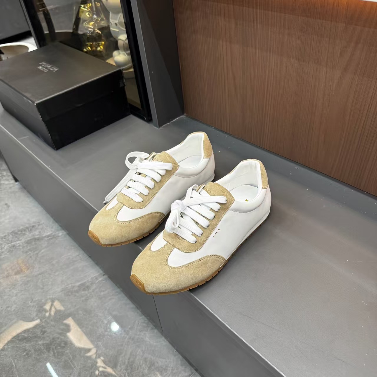Bestselling designer shoes, new German training shoes, fashionable flat bottom color matching, multifunctional casual shoes, lace up sports fashion