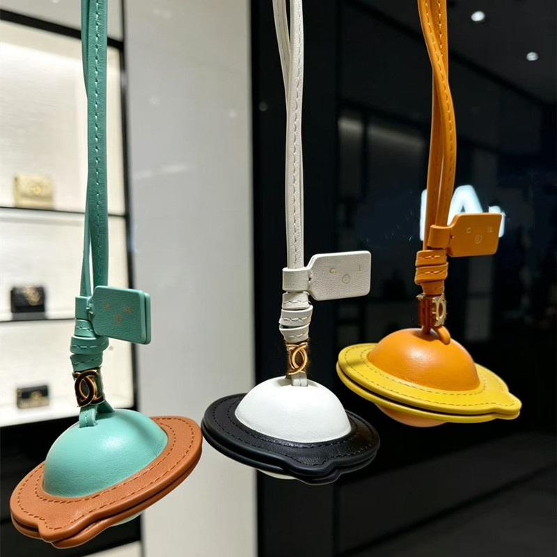 Luxury Designer 26 Spring SummePlanet Saturn Bag Charm Hight Leather Keychain with Gold Tone CC Logo for Chan Women Handbag Accessories