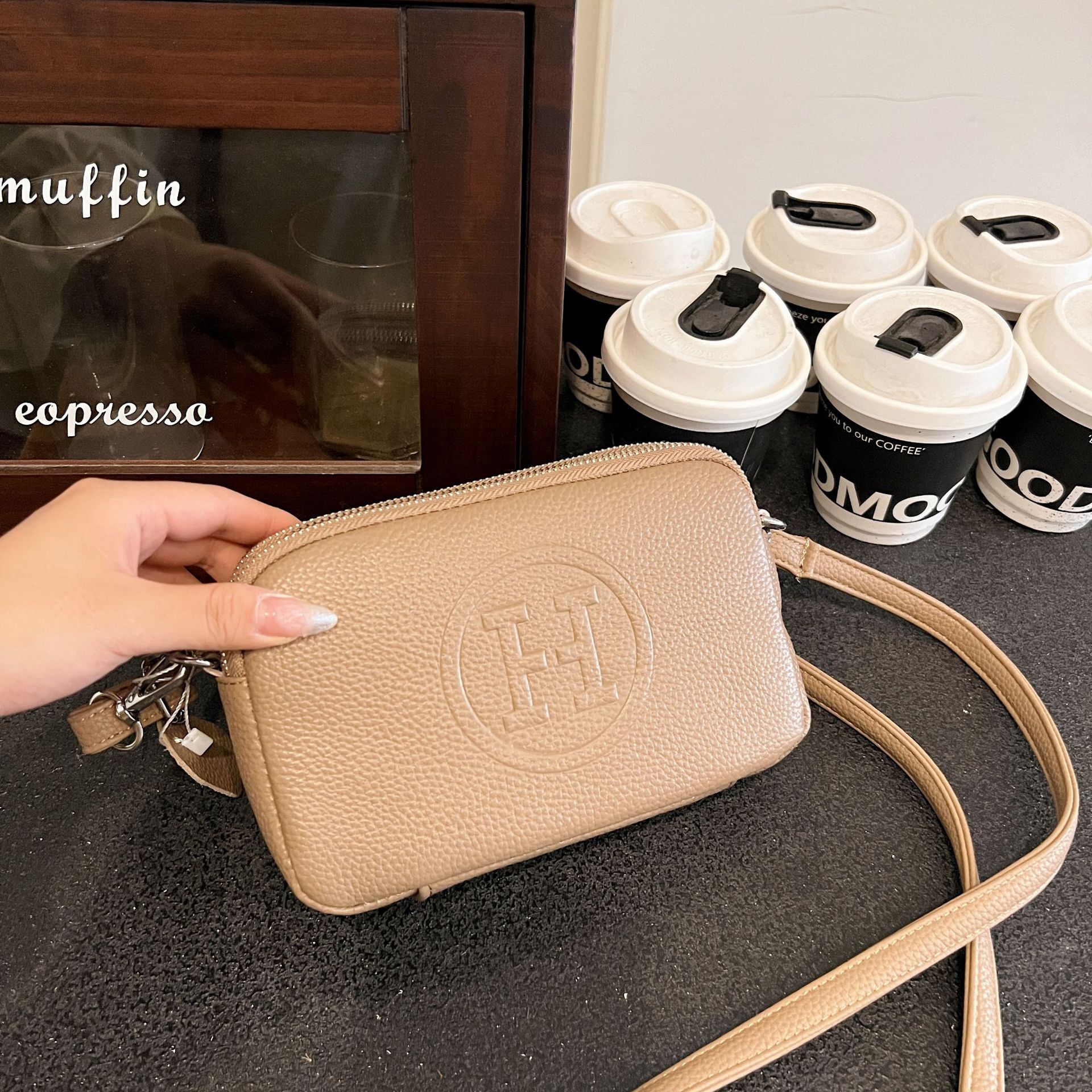 Genuine Leather New Top Layer Cowhide designer bag Phone Hot-Selling H Brand Retro Letter Single Shoulder Crossbody Small Square Bag