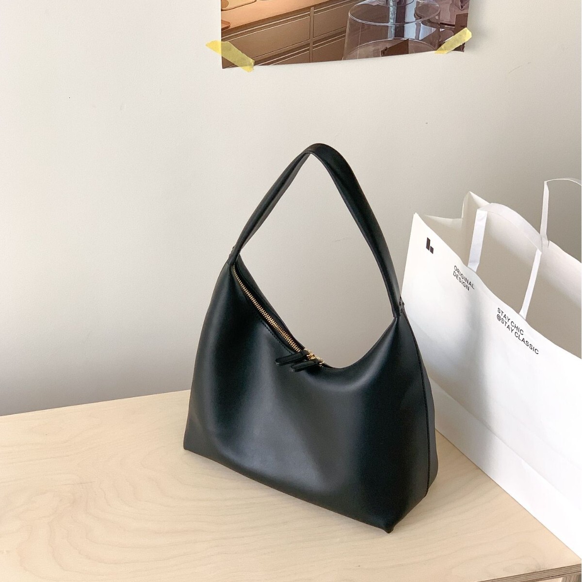 High quality Soft Leather Handbag Shoulder for Women Large Capacity Commuting New Simple Versatile Double Zipper Underarm Bag
