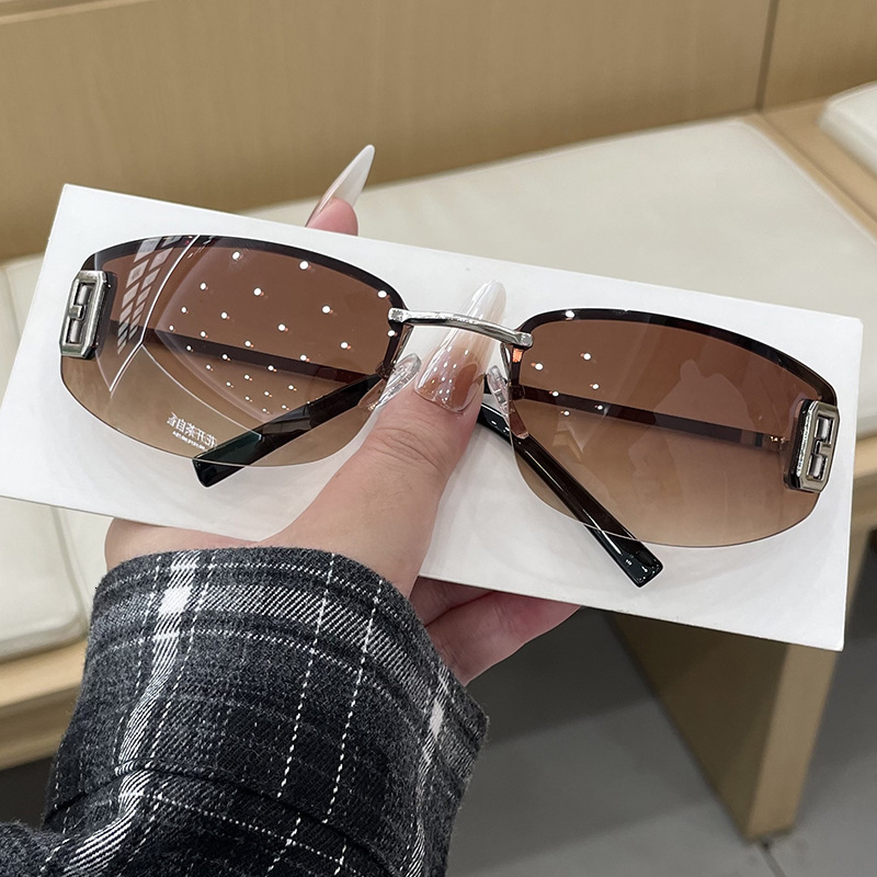 Premium Brand Designer Sunglasses European American Retro Metal Sunglasses, Trendy Ins-Style Fashion Eyewear For Men And Women, High-End Mecha-Style