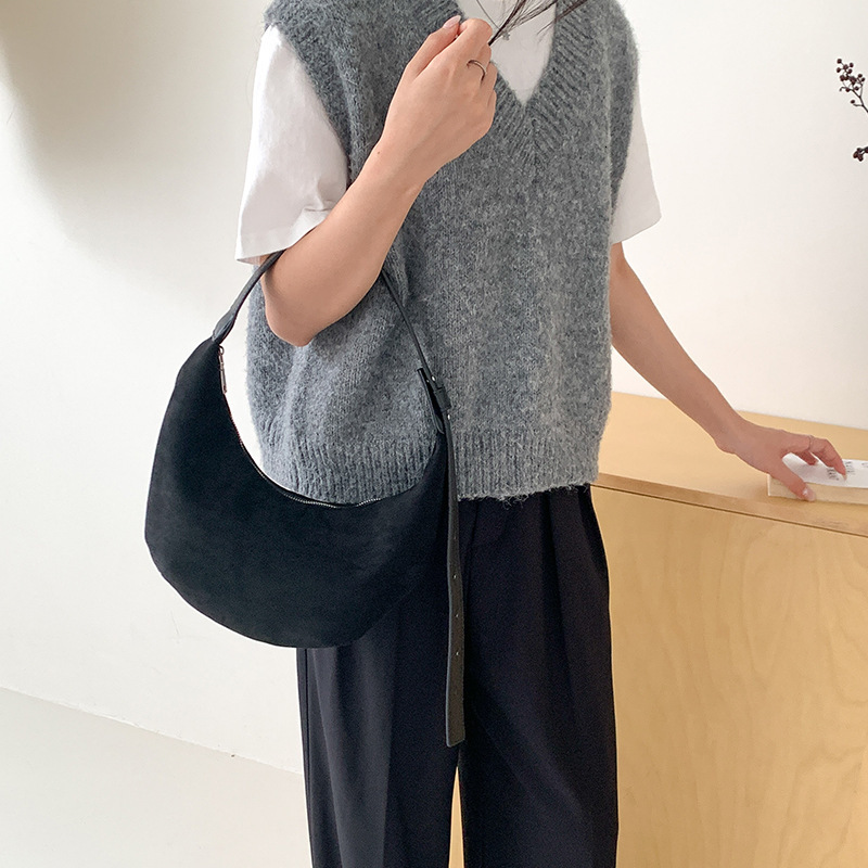 2026 Autumn Winter Women's Versatile Handbag Dumpling Commuting Elegant Suede Underarm Crescent Bag stock available