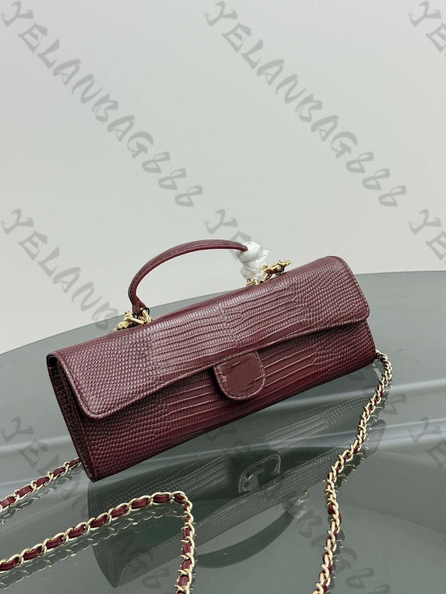Designer style latest lizard embossed leather+gold logo, luxurious and elegant temperament shoulder bag, handle bag, can be carried or slung diagona