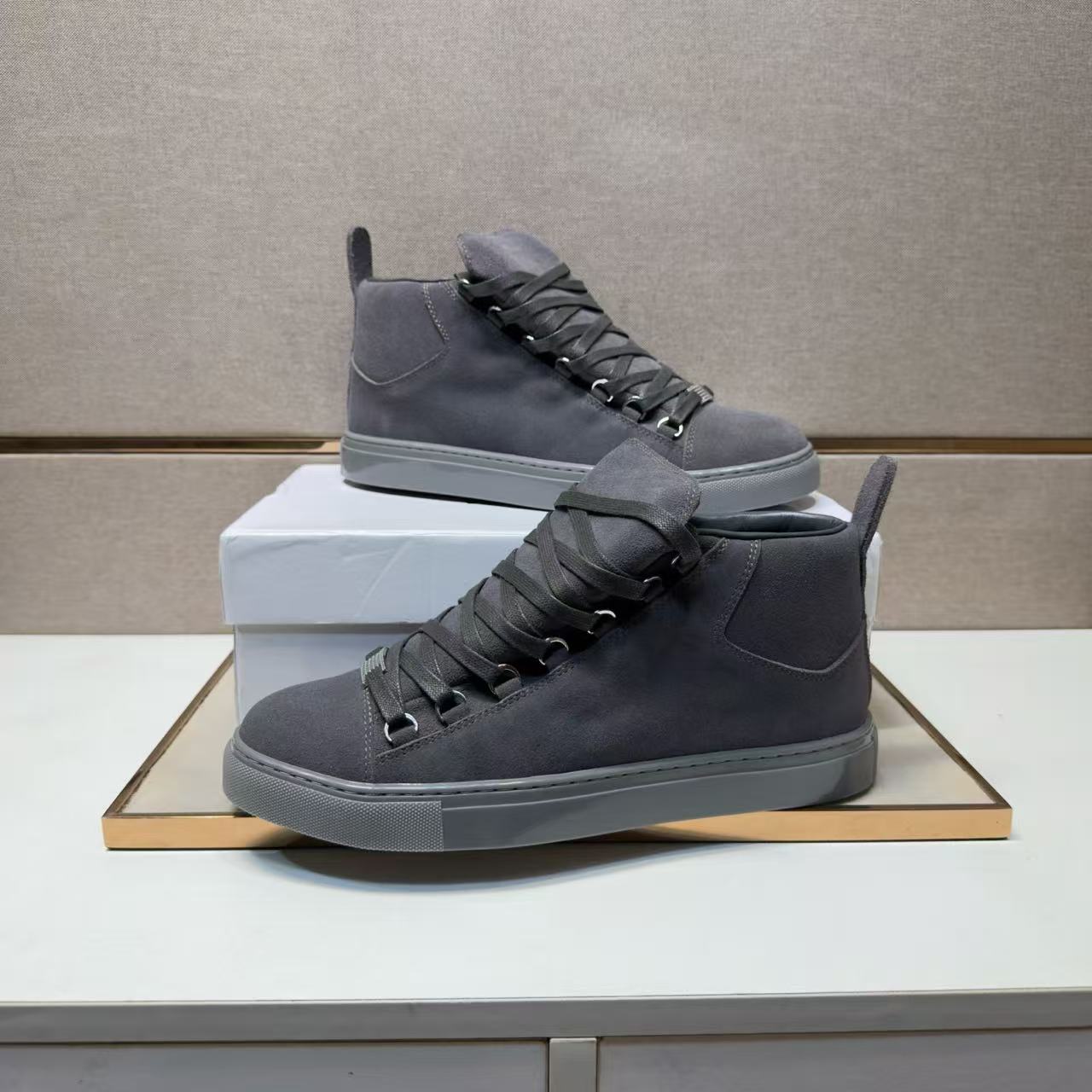 26SS Designer Luxury Arena Shoes Mens casual shoe High-Top Sneaker for Men's Flat Wrinkle Leather Trainer Party Luxury designer Walking trainer