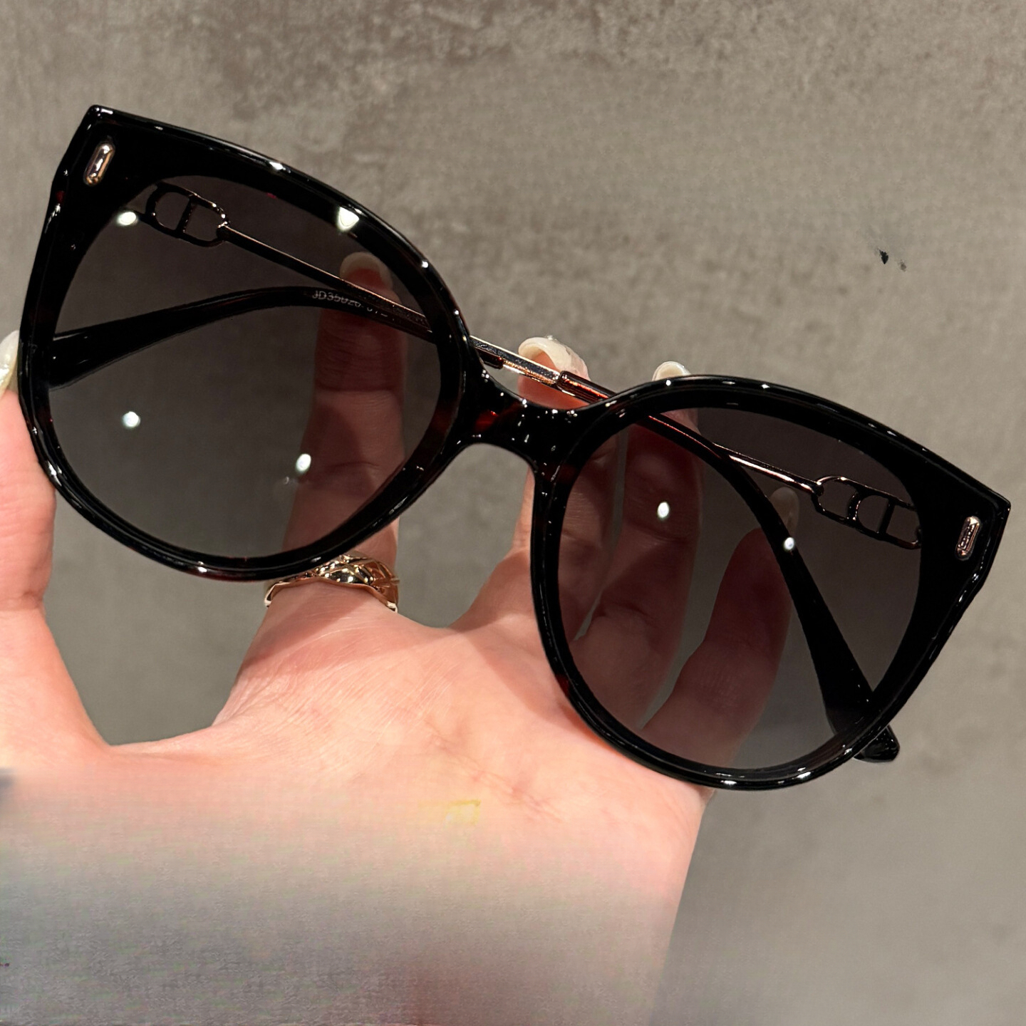2026 new luxury, simple and fashionable cat eye sunglasses, casual high-end slim face UV resistant sunglasses, essential polarized sunglasses for va