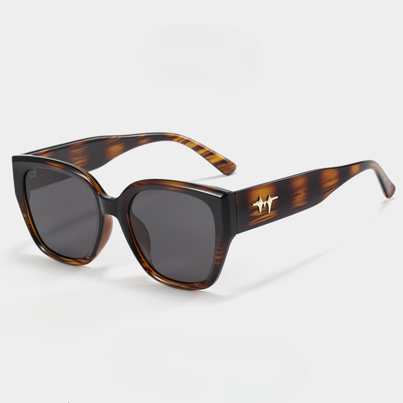 2026 new essential cat eye fashion polarized sunglasses for hiking, driving, and travel. High end minimalist UV resistant polarized glasses for dail