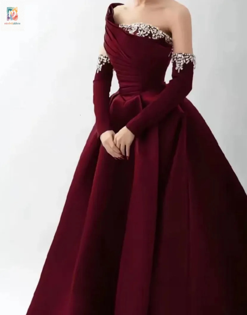 Elegant Long Burgundy Evening With Crystals A Line Pleated Zipper Back Floor Length Prom Dresses Satin Robe De Soiree Formal Party Gown For Women Mb