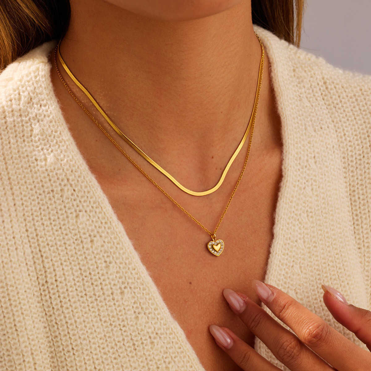 Brand Luxury Designer Jewelry European And American CrossBorder HeartShaped Electroplated Blade Chain Necklace Light Luxury Niche Collarbone C D2606