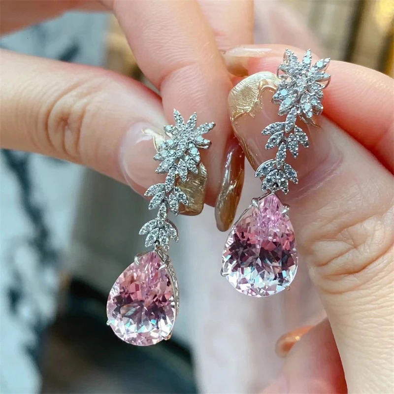 Huitan Pendientes colgantes de circonita cúbica de color rosa brillante y pera para mujer, preciosos pendientes colgantes de flores, joyería de moda