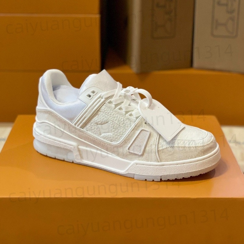 2026 New Mens Sneakers Bread Shoes Fashion Trend Oblique Side Classic Floral Designer Casual Versatile luxury brand Mens Outdoor Driving Airport Wal