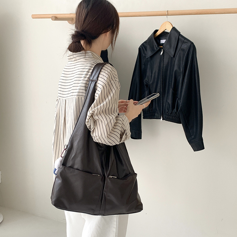 New Autumn/Winter Vintage Style Casual Soft Leather for Women, Large Capacity Fashion Commuting Multi-Pocket Shoulder Tote Bag stock available