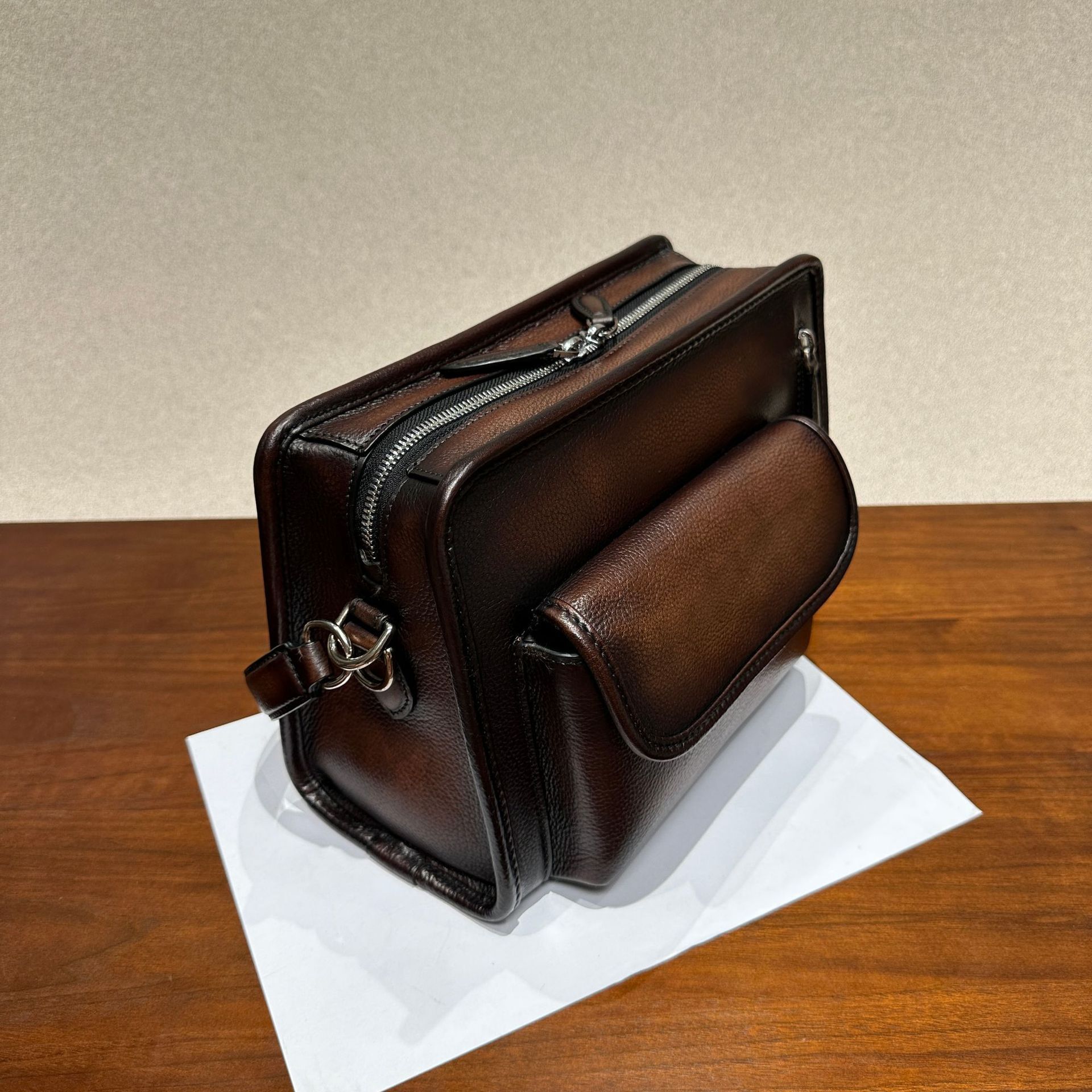 2026 New Men's Crossbody Bag, European and American Fashion Trend, Genuine Leather Portable Shoulder Bag, Vintage Texture, Versatile Single-Sho
