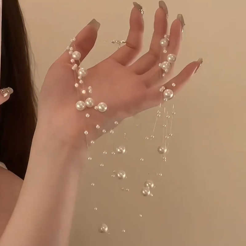 Brand Luxury Designer Jewelry Gentle White Moonlight MultiLayer Pearl Necklace For Women Collarbone Chain New 2023 HotSelling Autumn Winter High D26