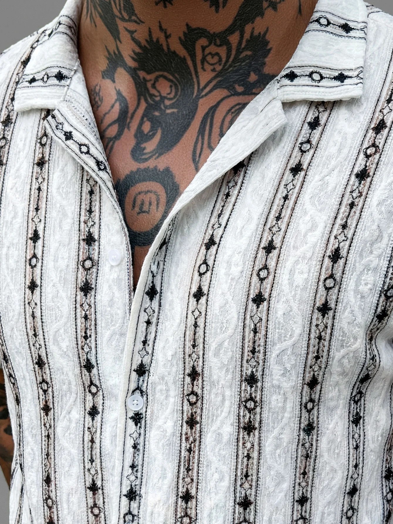 2026 men Summer mens fashion casual knit jacquard crewneck shirt in black white vertical stripes Breathable Shortsleeved 260623