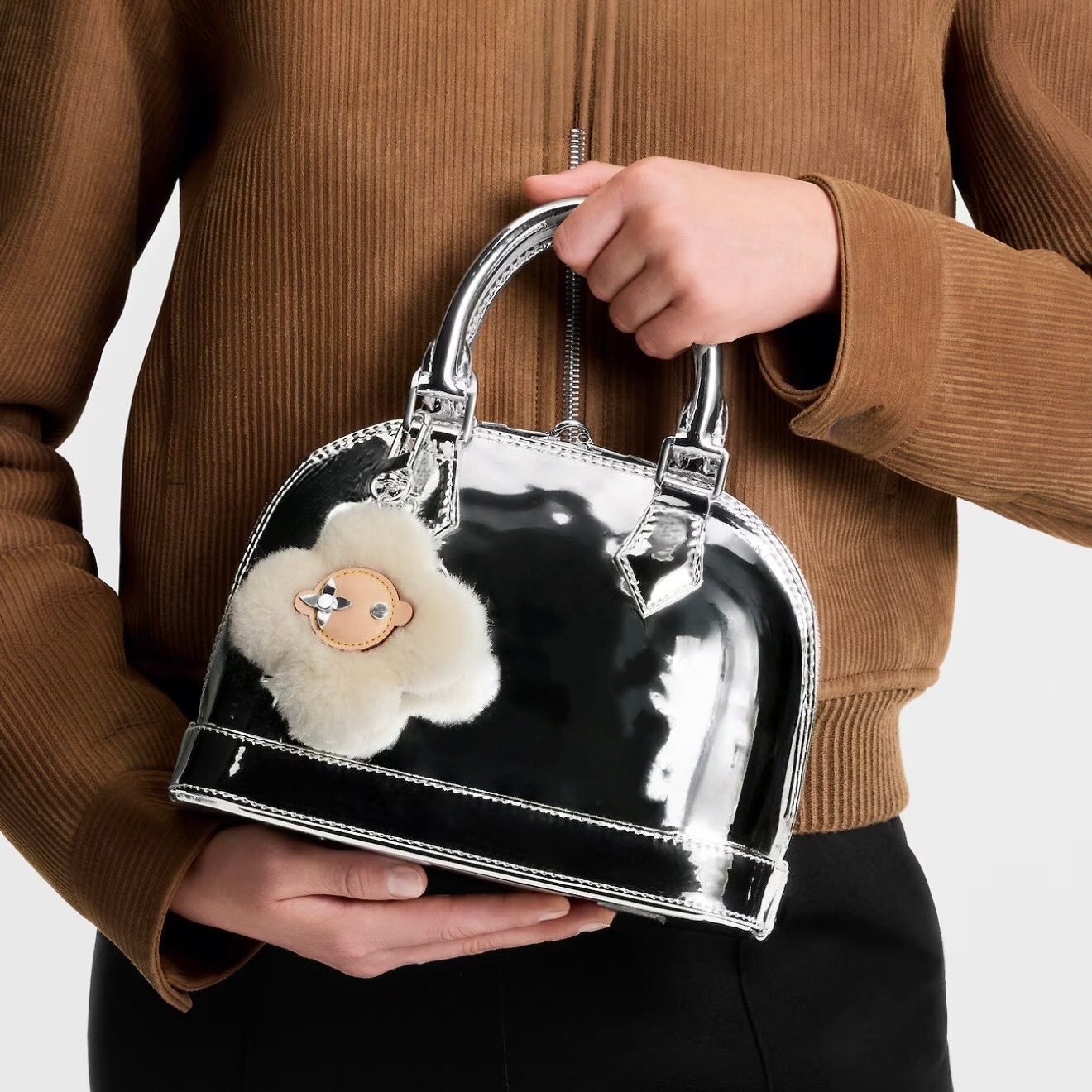 Luxury Designer Fashion Fluffy Soft Plush VIVI Flower Bag Charm Metal Keychain Clasp Car Key Ring Women Handbag Pendant Cute Birthday Valentine Acce
