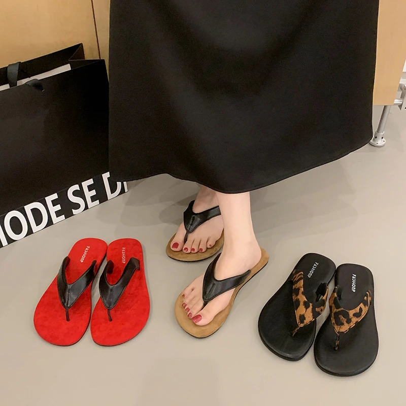 2026 Summer Solid Color Flat Bottom Lightweight and Comfortable Flip Flop Womens Outdoor Leisure Non-Slip Beach Flip Flop 260623