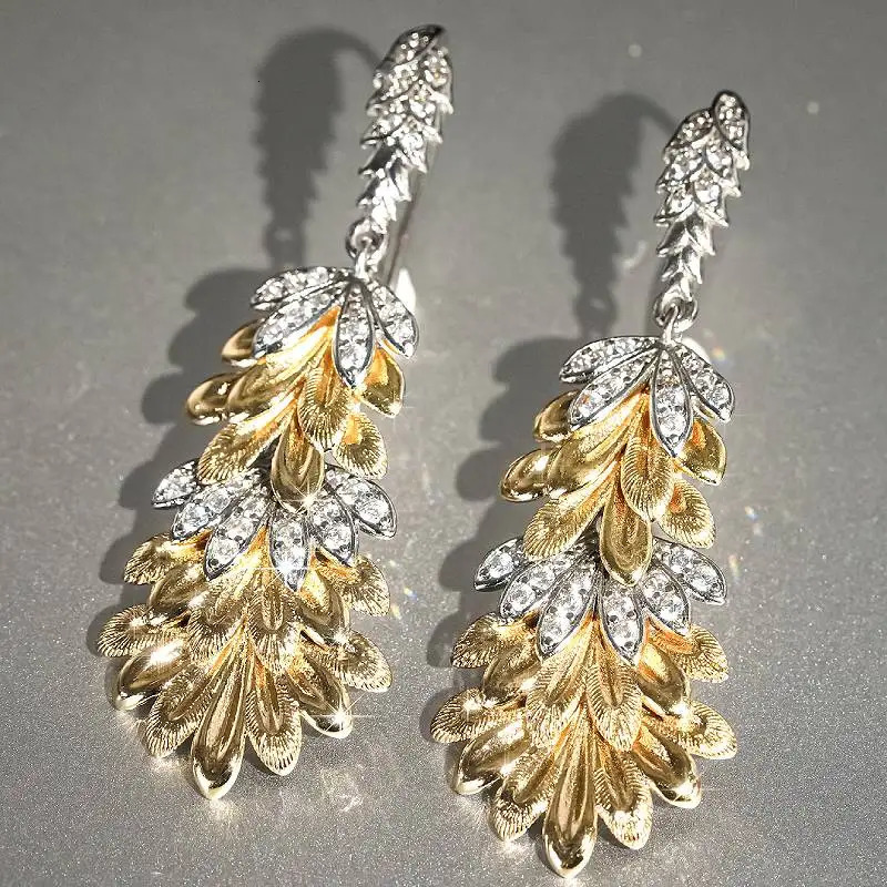 Huitan Pendientes colgantes delicados para mujer, accesorios suaves para fiesta de hojas estéticas, joyería de moda de dos tonos con circonita brill