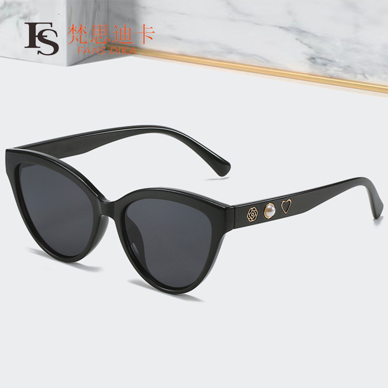 Premium Brand Designer Sunglasses 2023 New Fashion Cat Eye Manufacturer Wholesale Women's Personalized Pearl Heart Sunglasses