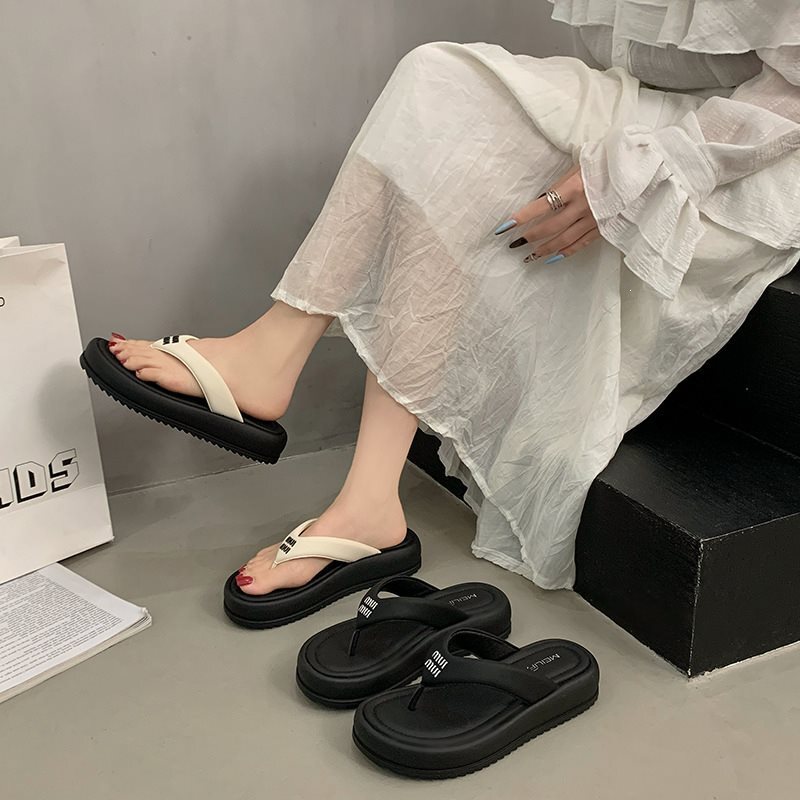 Designer shoe Thick-soled platform sandals 2026 women's flip-flops, new summer outdoor flip-flops women, suitable for wearing with skirts on th