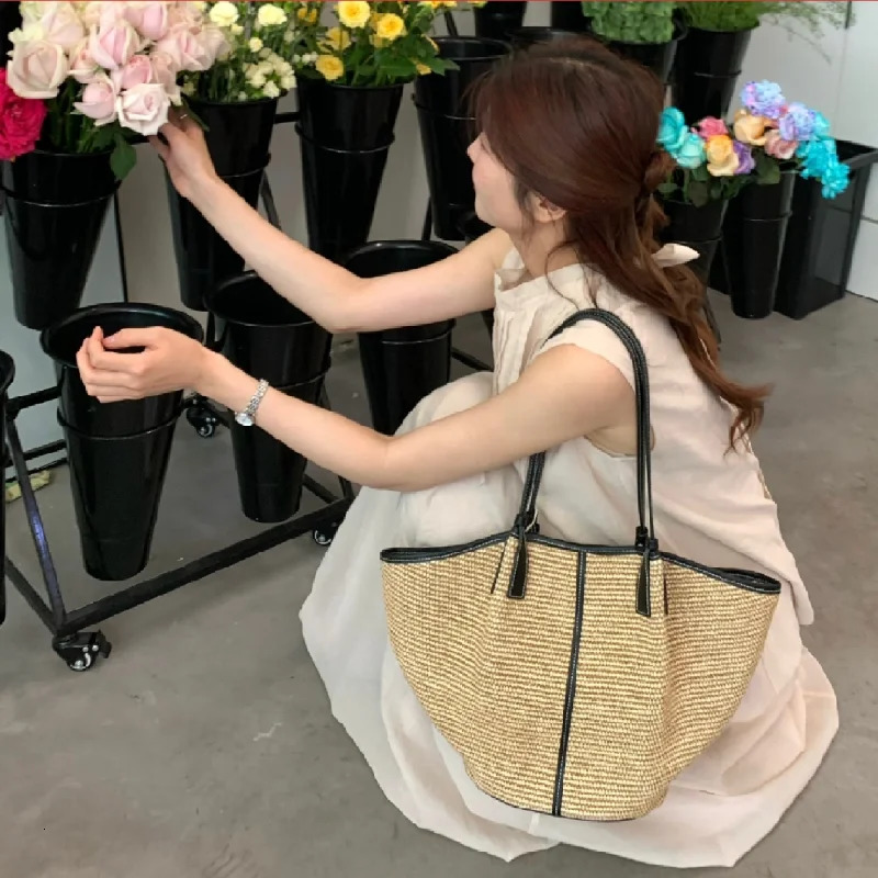 y Hand Woven Shoulder Bag Solid Color Bucket Shaped Large Capacity Tote French Elegant Beach Vacation Handbag 260623