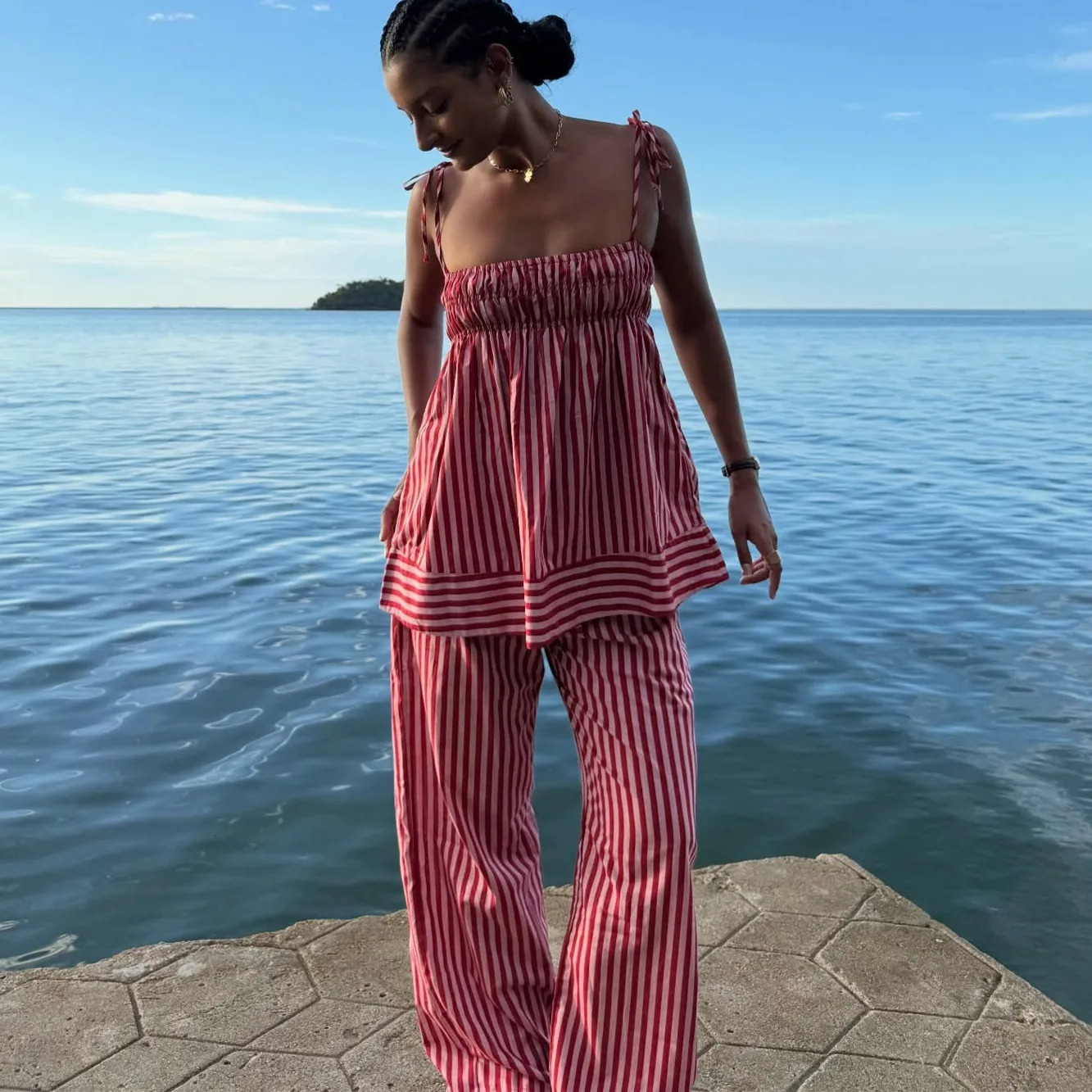 Pigiama estivo da donna a righe Y2K Set canotte con volant e spalline allacciate e pantaloni dritti Completo casual da spiaggia per vacanze in 2 pez