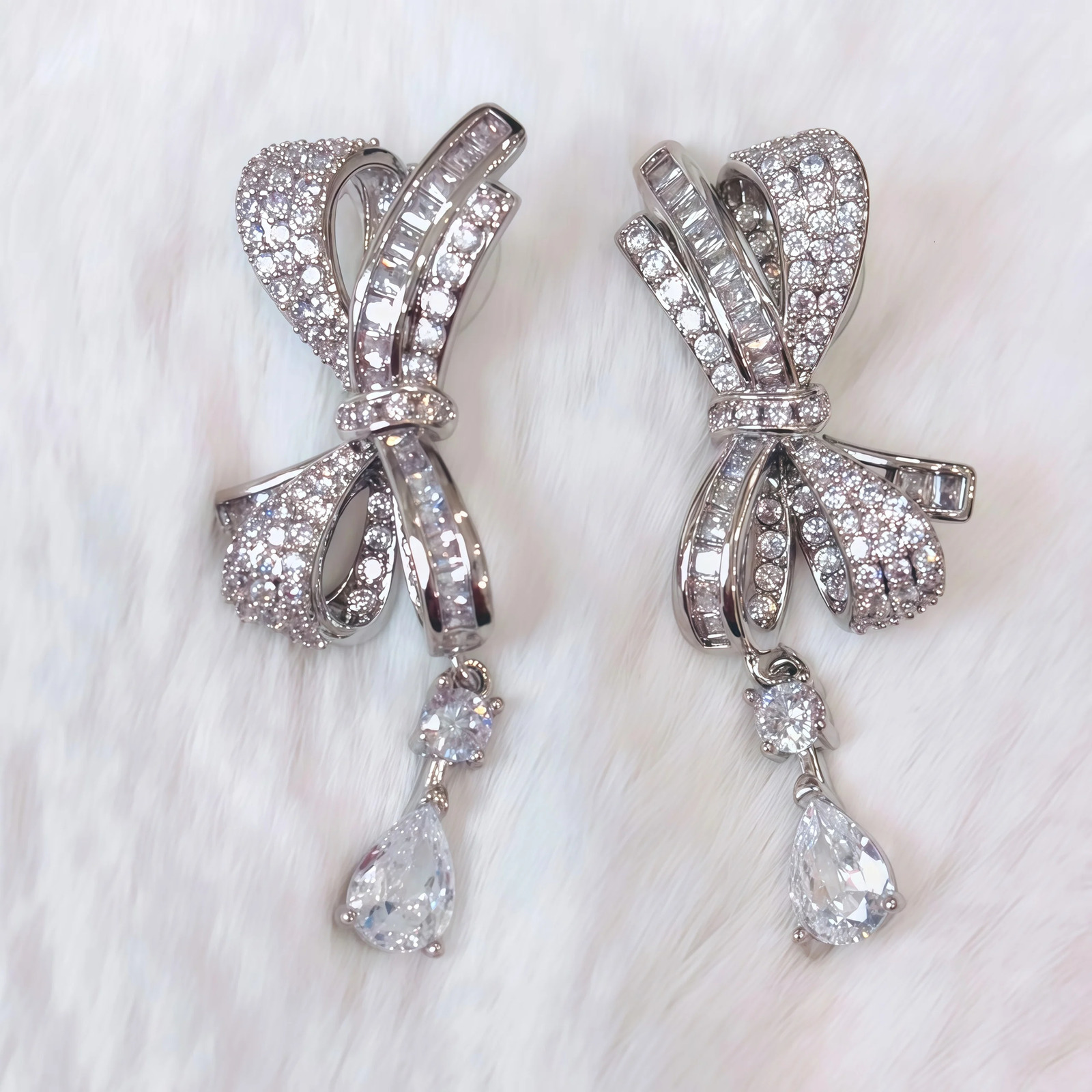 Pendientes colgantes de diamantes de cristal con lazo de circonita cúbica 5A chapados en oro para regalo de mujer 260623