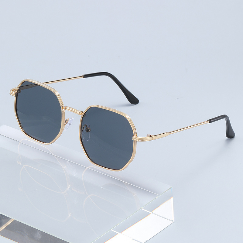 New Fashion Metal Square Frame Ultra-Light Ins-Style Plain Glasses For Men And Women, Retro Artistic Beach Sunglasses Wholesale