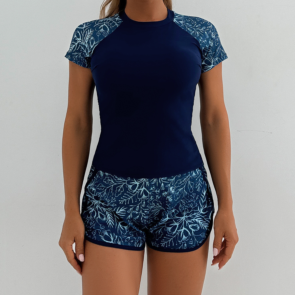 Nuovo costume da bagno con top stampato, completo sportivo da donna, attrezzatura da esterno all'ingrosso per costumi da bagno europei e americani