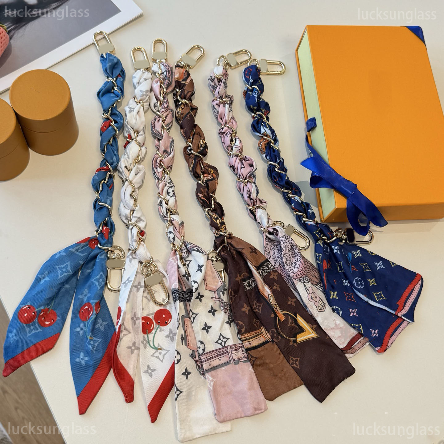 Porte-clés de luxe, breloque de styliste, sac élégant, pendentif de voiture, accessoires de décoration, corde en cuir, perle de lettre, cadeau po