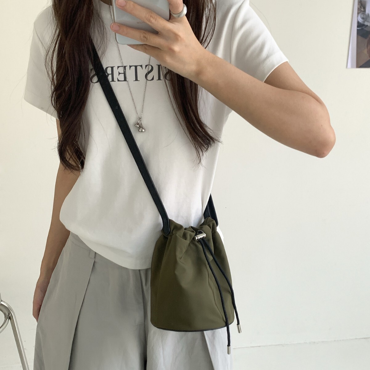 2026 Korean-style summer mini drawstring bucket for women, lightweight outdoor casual shoulder and crossbody small bag stock available