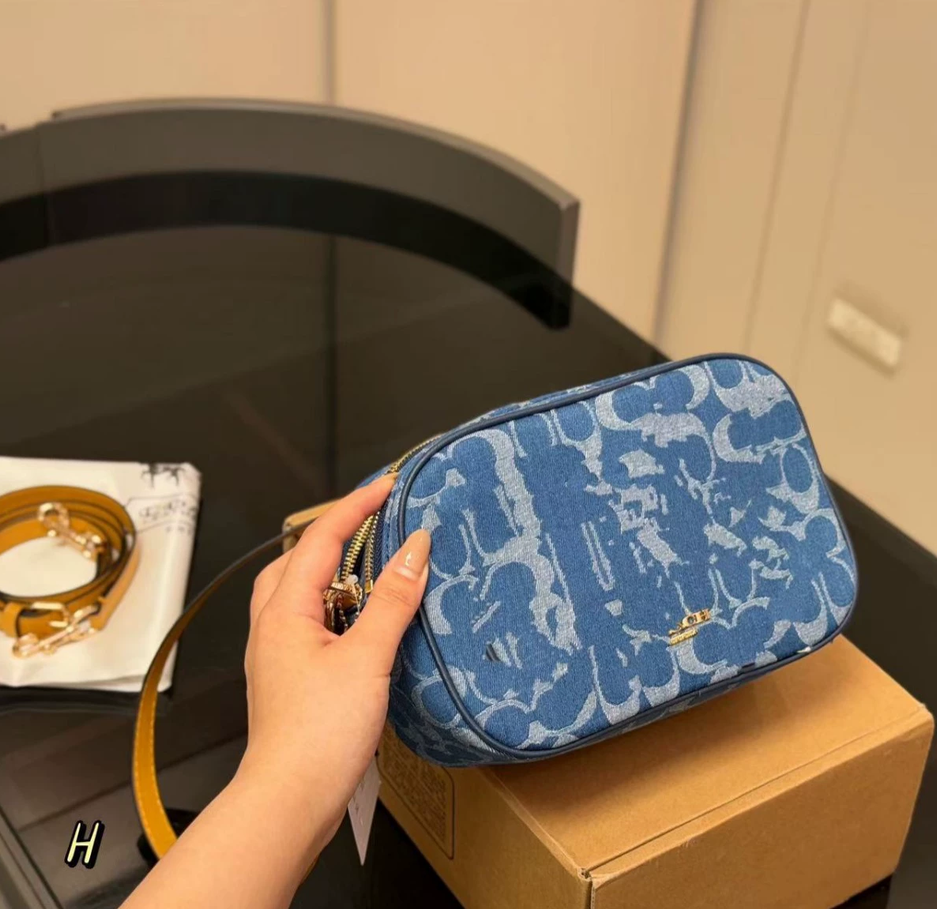 Hot bear printed luxury versatile designer flap bag trendy and fashionable shoulder bag for women Chain small square shoulder bag with monogram desi