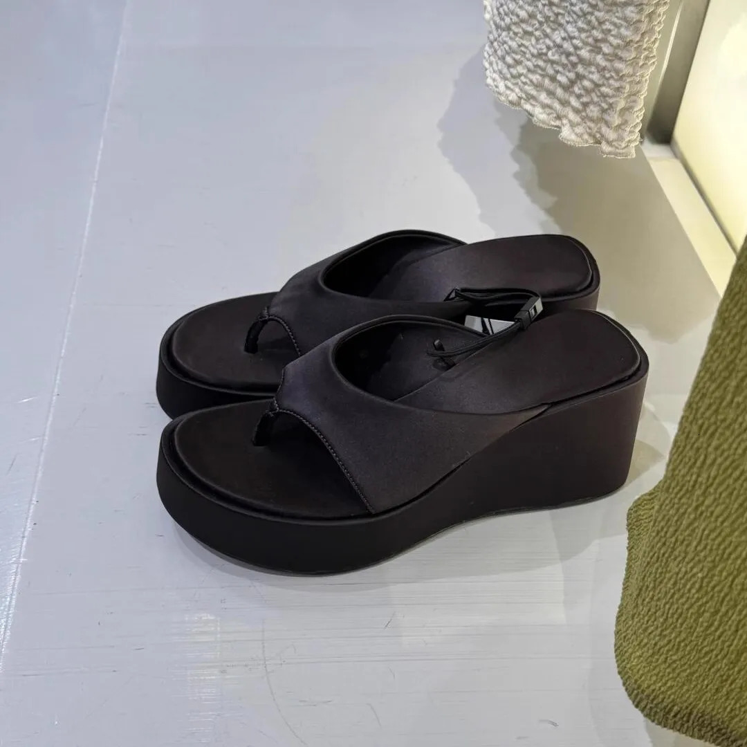 Summer Thick Heel Sandals Womens Fashionable Slip-On Shoes Retro Style PU Leather Inner Rubber Outer Beach Sandals 260623