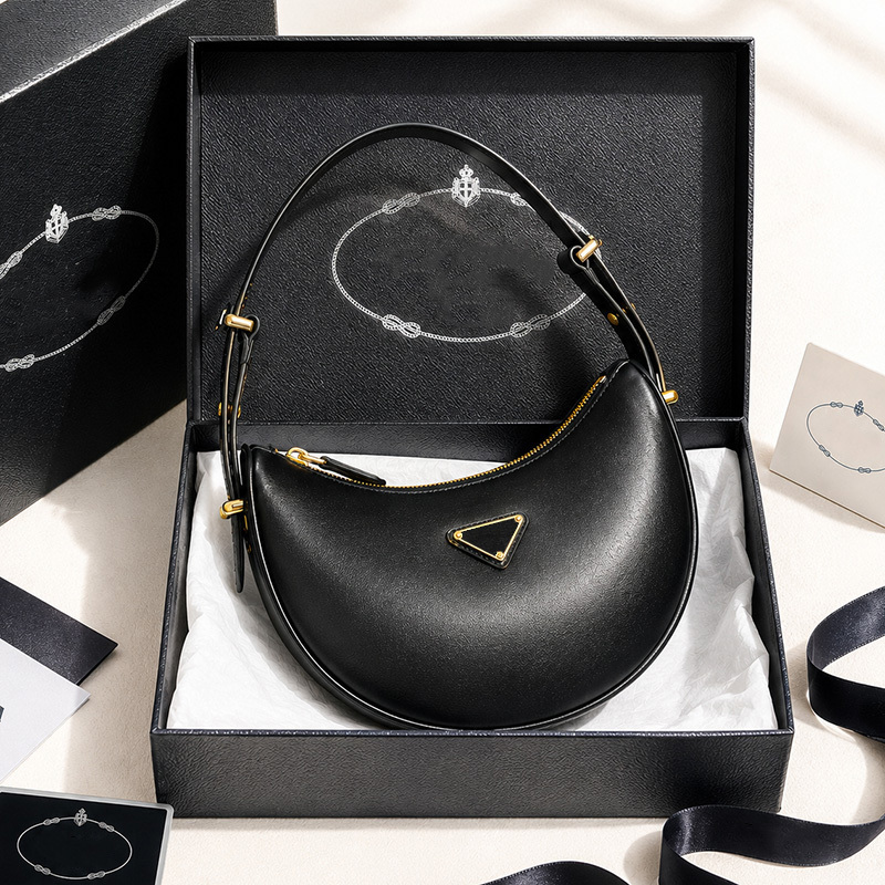 Designer Bags Luxury Crossbody Bag High Quality Metallic Leather Nylon Shoulder Handbag Classic Half Moon Underarm Crescent Hobo 2005 Large Capacity