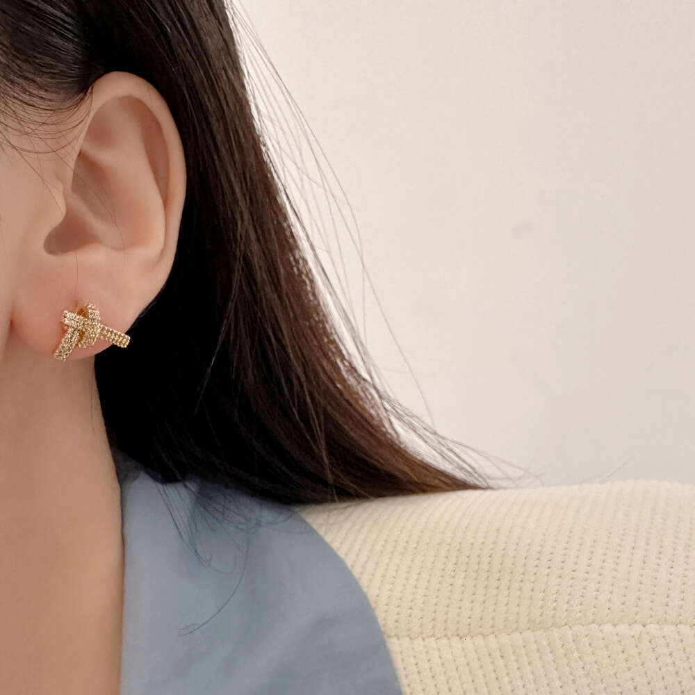 Unique Design Super Shiny Zircon Knot Trendy Stud Earrings for Women Korean Style Versatile Internet Celebrity High-end Full Diamond Ear Jewelry Ret