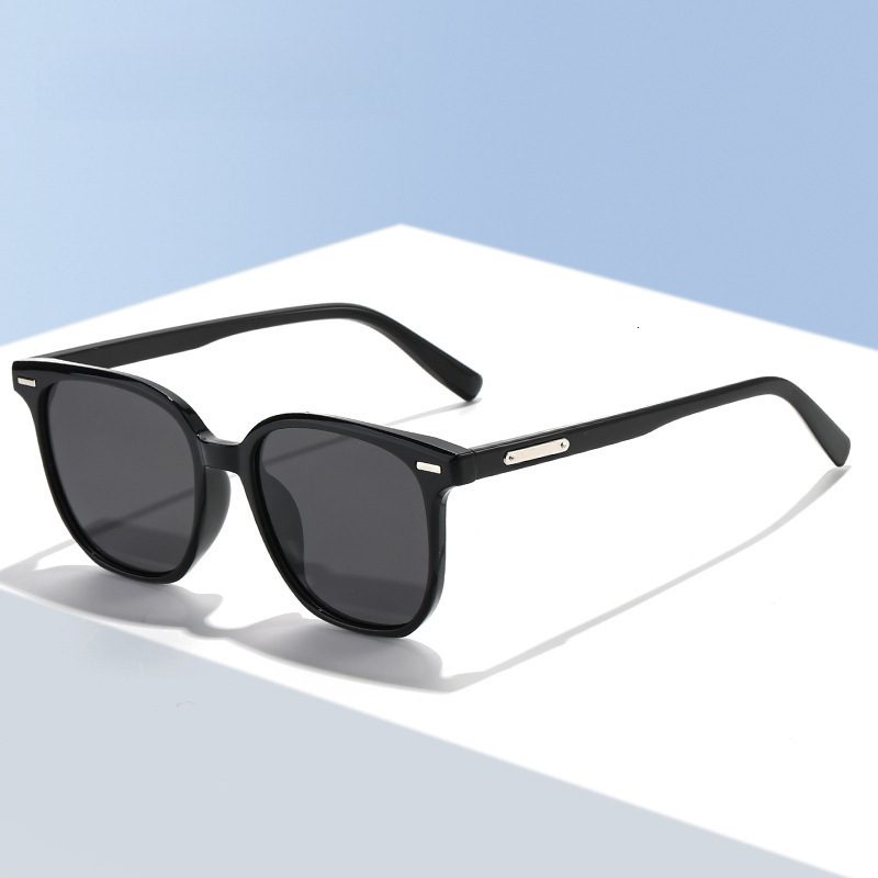 2026 New Black Frame Daily Commuting Leisure Vacation Polarized Sunglasses, Makeup Free Large Face Sunglasses for Photo Shooting, Luxury Minimalist