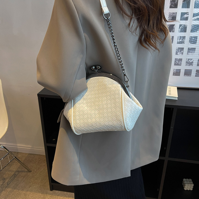 Bestseller Shell 2026 summer new Korean style fashion woven chain vintage texture single shoulder crossbody women's bag