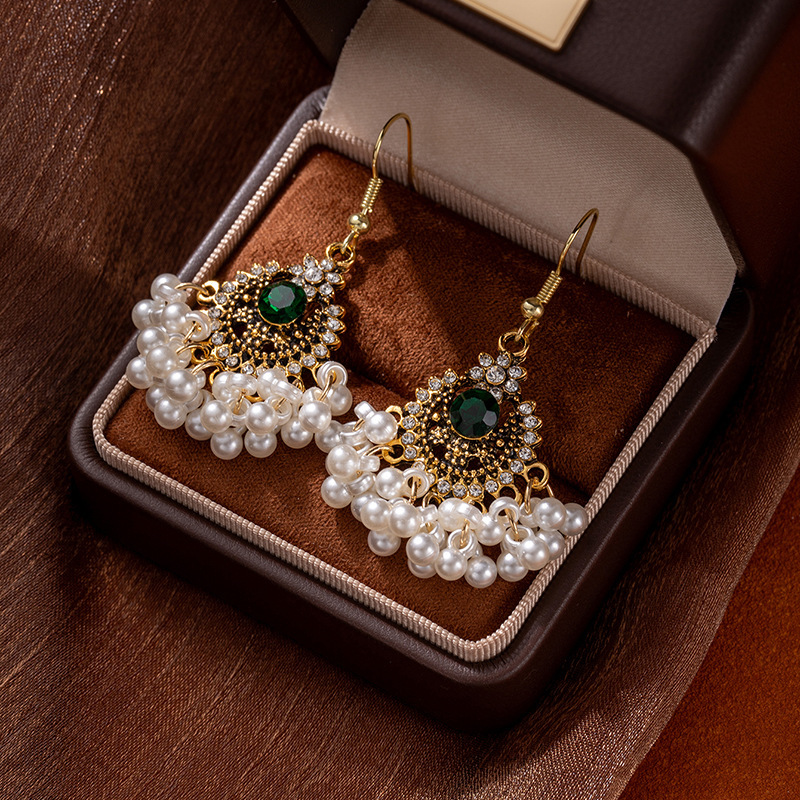European Bohemian Ethnic Vintage Dangle Earrings 18K Gold Plated Hollow Flower Inlaid Imitation Pearl Tassel Hook Earrings Elegant