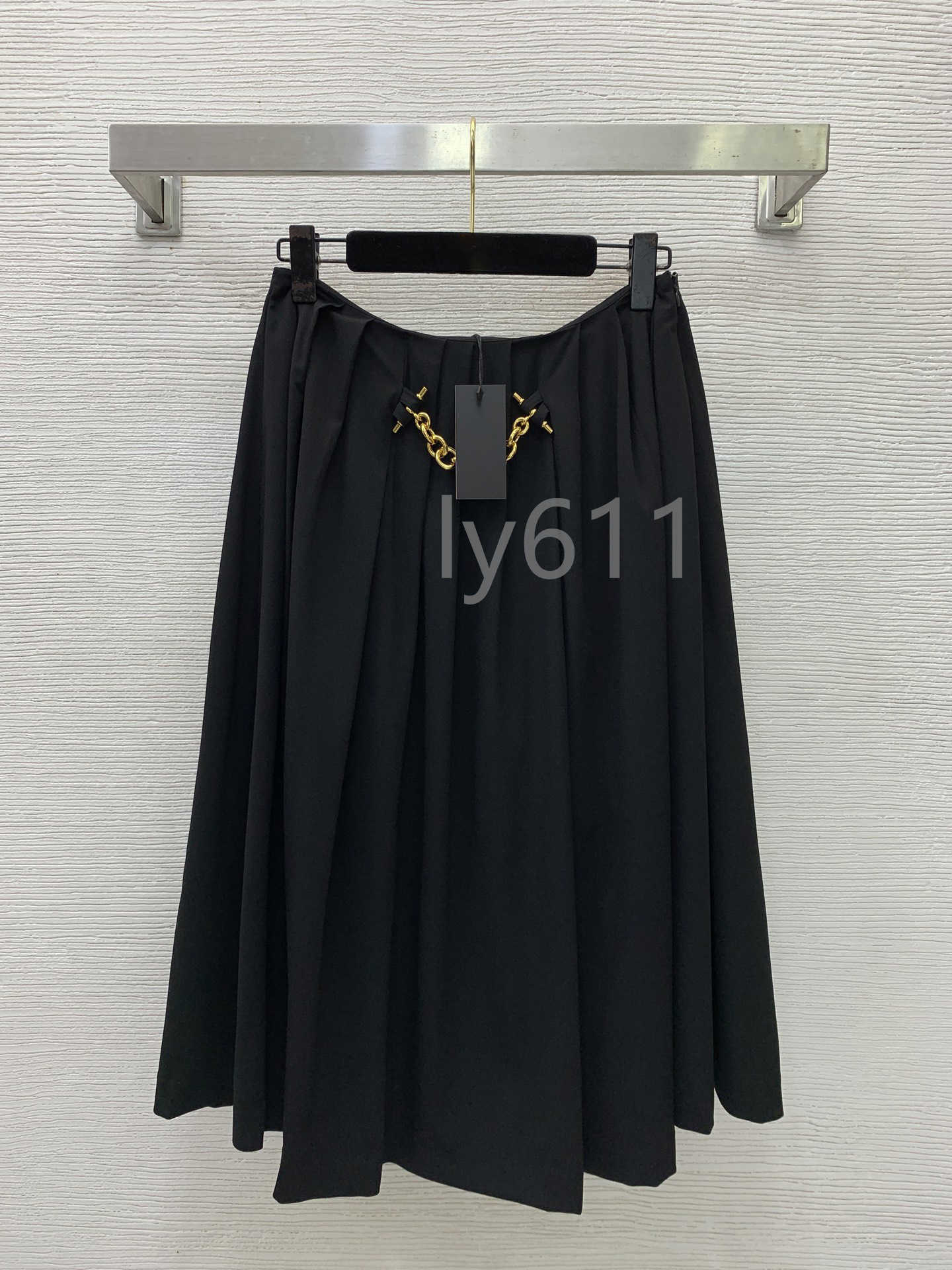 Luxury Women Skirts Designer Skirts Dresses Summer Metallic Chain Decoration Ruffled High-waisted A-line Midi Skirts Fashion Womens Clothes