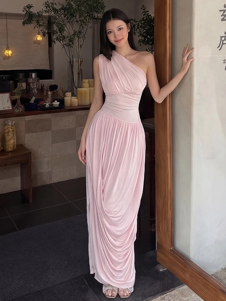 Weird Puss Folds Maxi Dress Women Inclined Shoulder Sleeveess Skinny Summer Trned Elegant Birthday Party Vacation Vestidos 260624