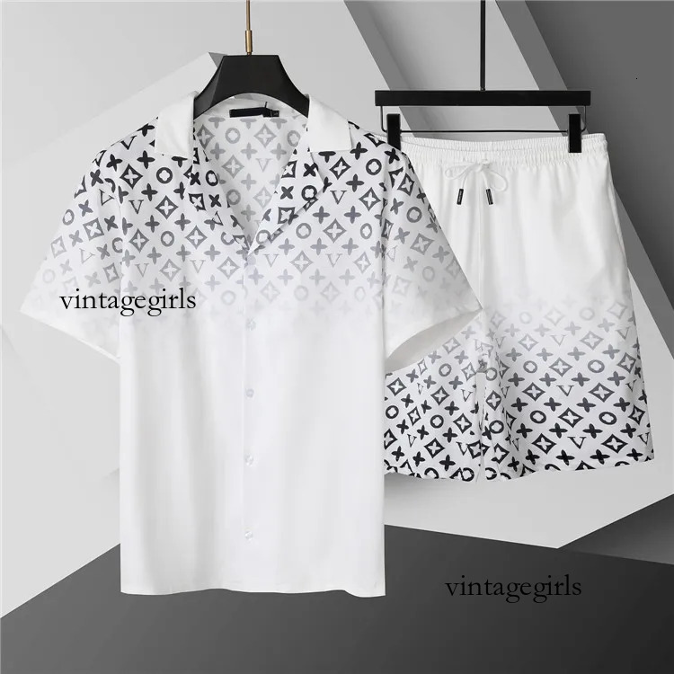 Men's Tracksuits Fashion Tshirts Sets Menswear Cutout Pattern Print T-Shirt High Quality Short Sleeve Casual Shorts Set