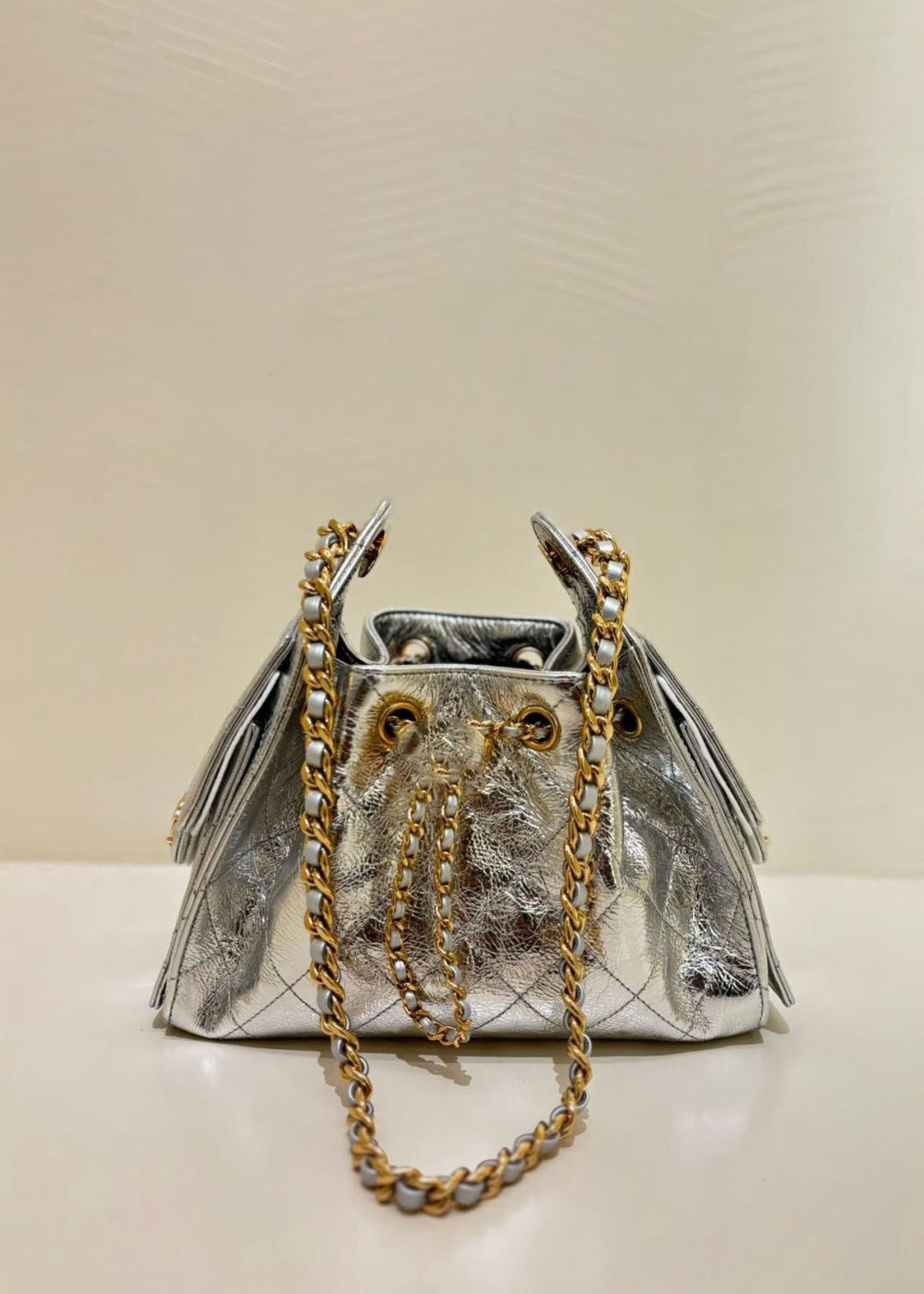 10A top mini women's fashion leather bag, designer shoulder bag, silver leather with shiny gold buckle makes a sparkling debut