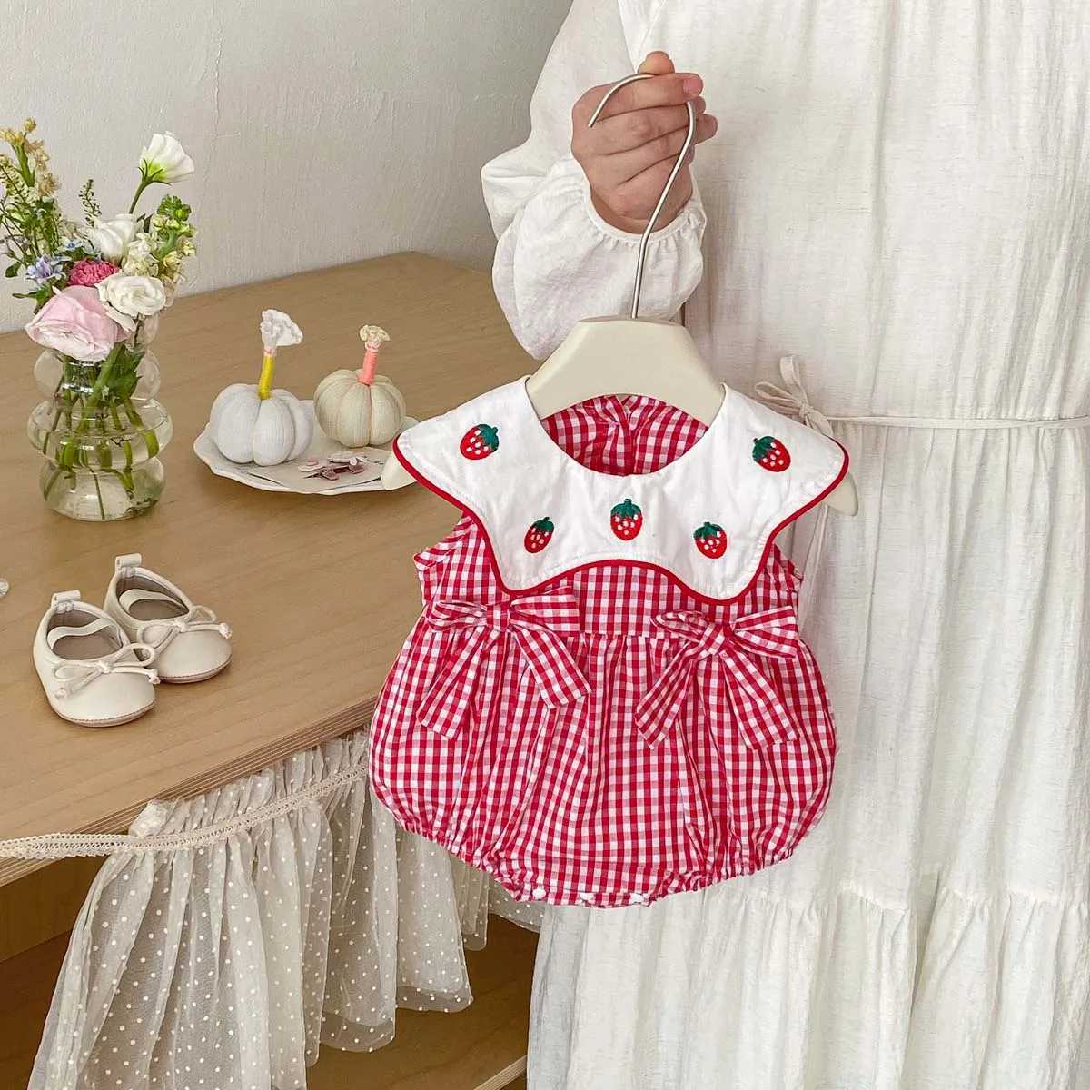 Summer Baby Girl Cute Plaid Strawberry Jumpsuit Stylish and Comfortable Strawberry Lapel Jumpsuit for Baby Girls Perfect for Outdoor Activities Y260